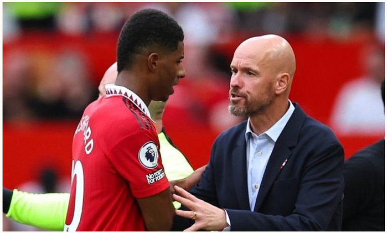 Ten Hag động viên Rashford trong trận Man Utd thắng Arsenal 3/1 ngày 4/9